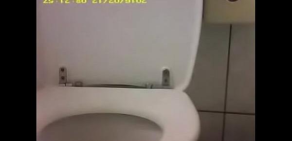  taiwan high school girl in the toilet